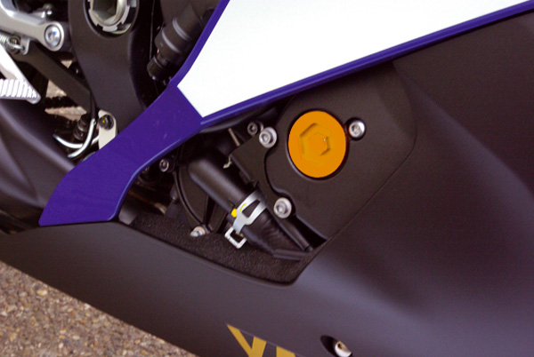 BOUCHON LATERAL YAM FZ1/FZ6/R1/R6/FZ8 OR
info
BOUCHON LATERAL
KIT DE 1 BOUCHON
Pour
* FZ1 ,An 2006-2008
* FZ6, An 2006-2008
* FZ8, A partir de 2008
* YZF R1, An 2004-2008
* YZF R6, An 2003-2008 BOUCHON LATERAL YAM FZ1/FZ6/R1/R6/FZ8 OR
