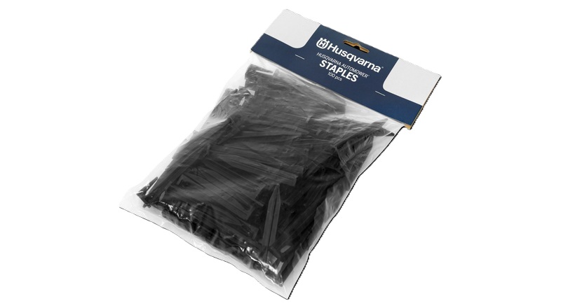 X100 CAVALIERS PLASTIQUES POUR INSTALLATION AUTOMOWER HUSQVARNA 1 BOITE DE 100 PIECES CAVALIERS PLASTIQUES POUR INSTALLATION AUTOMOWER HUSQVARNA origine HUSQVARNA -DISPO