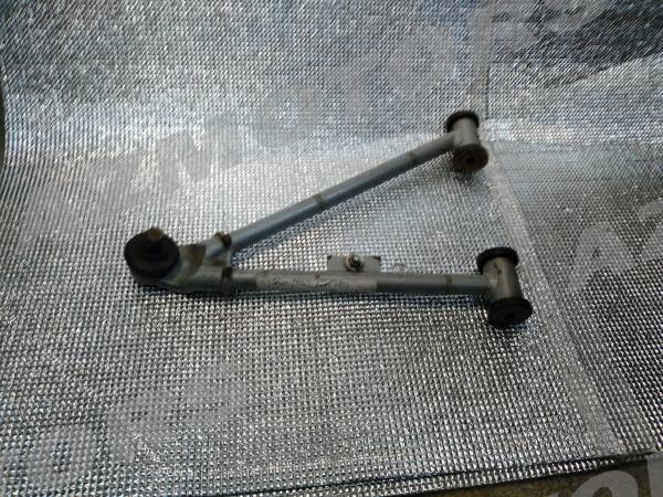 BRAS DE SUSPENSION INFERIEUR AVANT DROIT (GRIS) KYMCO  origine kymco -DISPO