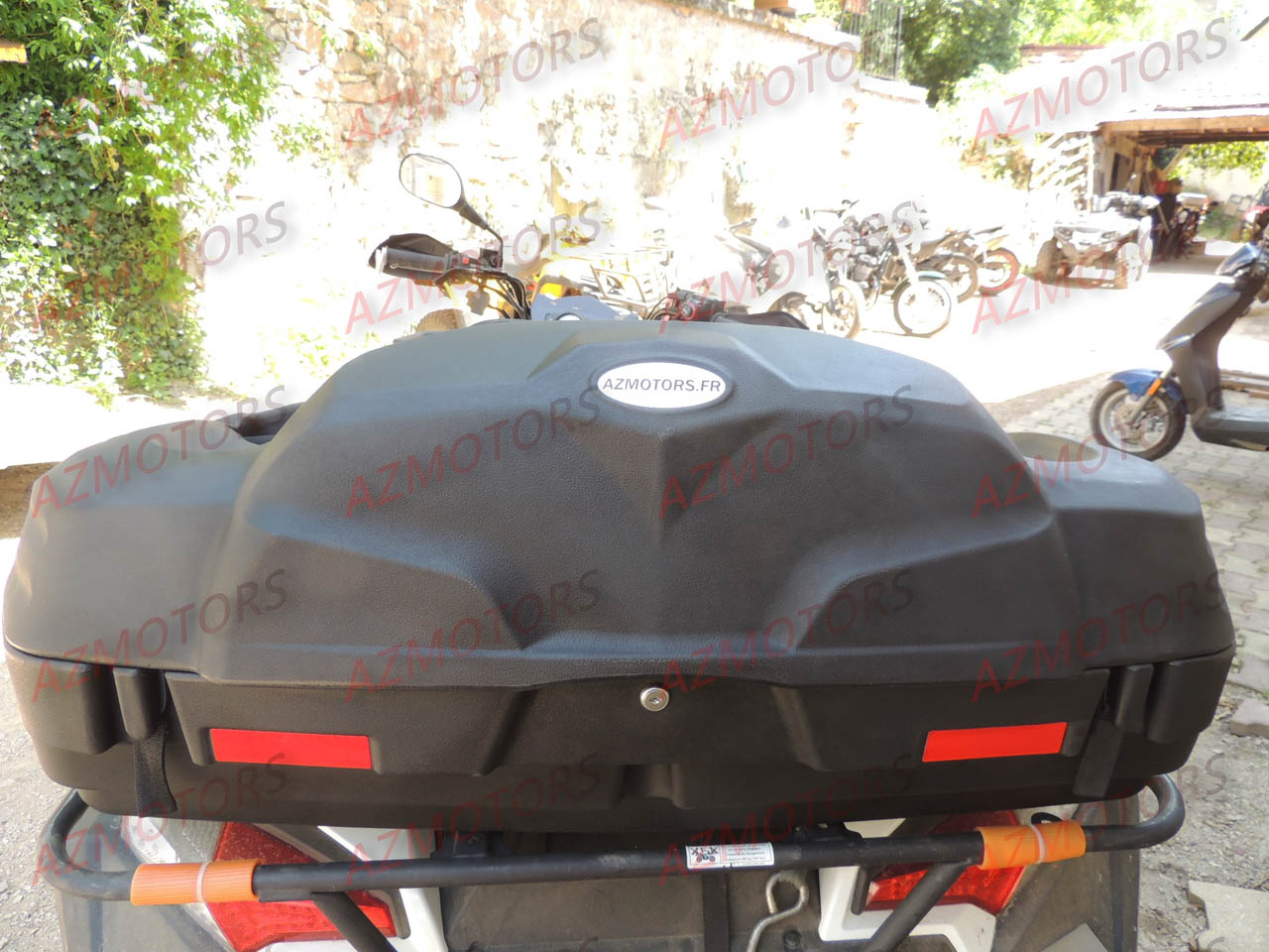 COFFRE AR AVEC POIGNEE
KYMCO
Dimensions du COFFRE 107 x 65 x 45
Capacité - 75 Litres
poids 10kg COFFRE AR AVEC POIGNEE photo 4 COFFRE AR AVEC POIGNEE origine KYMCO -DISPO