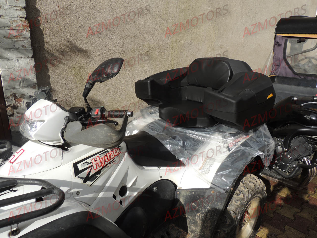 COFFRE AR AVEC POIGNEE photo 2 COFFRE AR AVEC POIGNEE origine KYMCO 