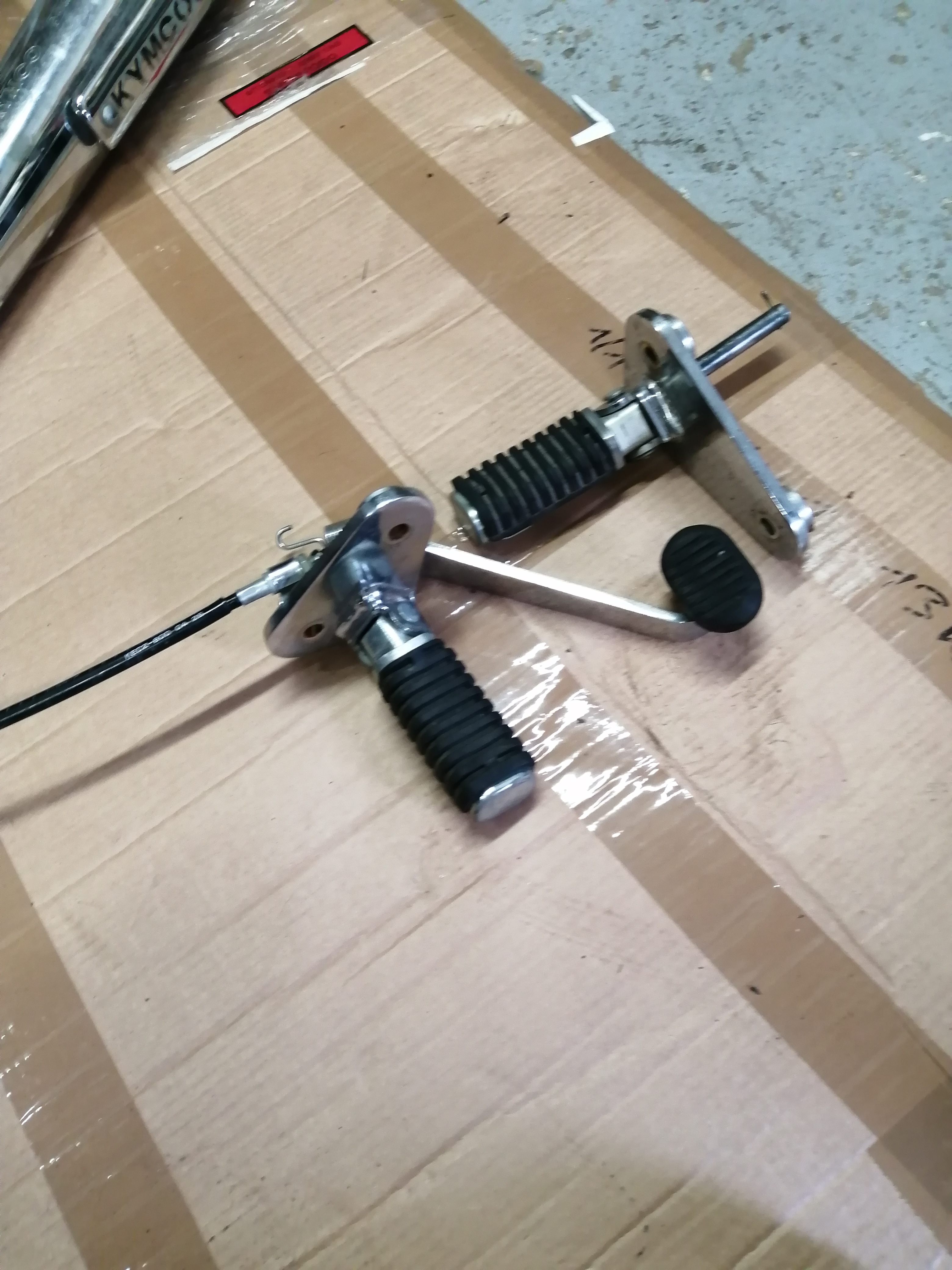 CALE PIED + CABLE DE FREIN ARRIERE
info