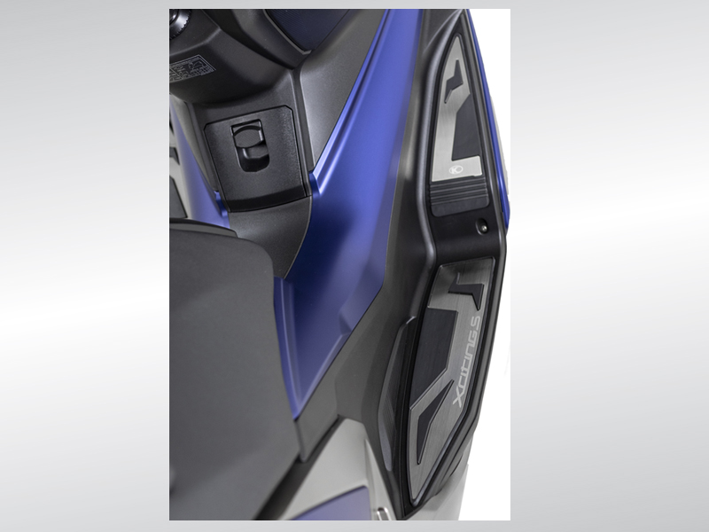 PLATINE REPOSE PIED FRONTAUX  XCITING VS 400 (la paire) KYMCO KA-01-0621 - PLATINE REPOSE PIED FRONTAUX X-CITING S 400 (la paire) origine KYMCO -DISPO