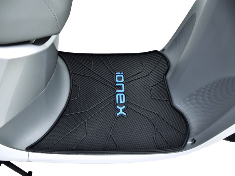 TAPIS DE MARCHE PIEDS I-ONE KYMCO TAPIS DE MARCHE PIEDS I-ONE KYMCO origine KYMCO -DISPO