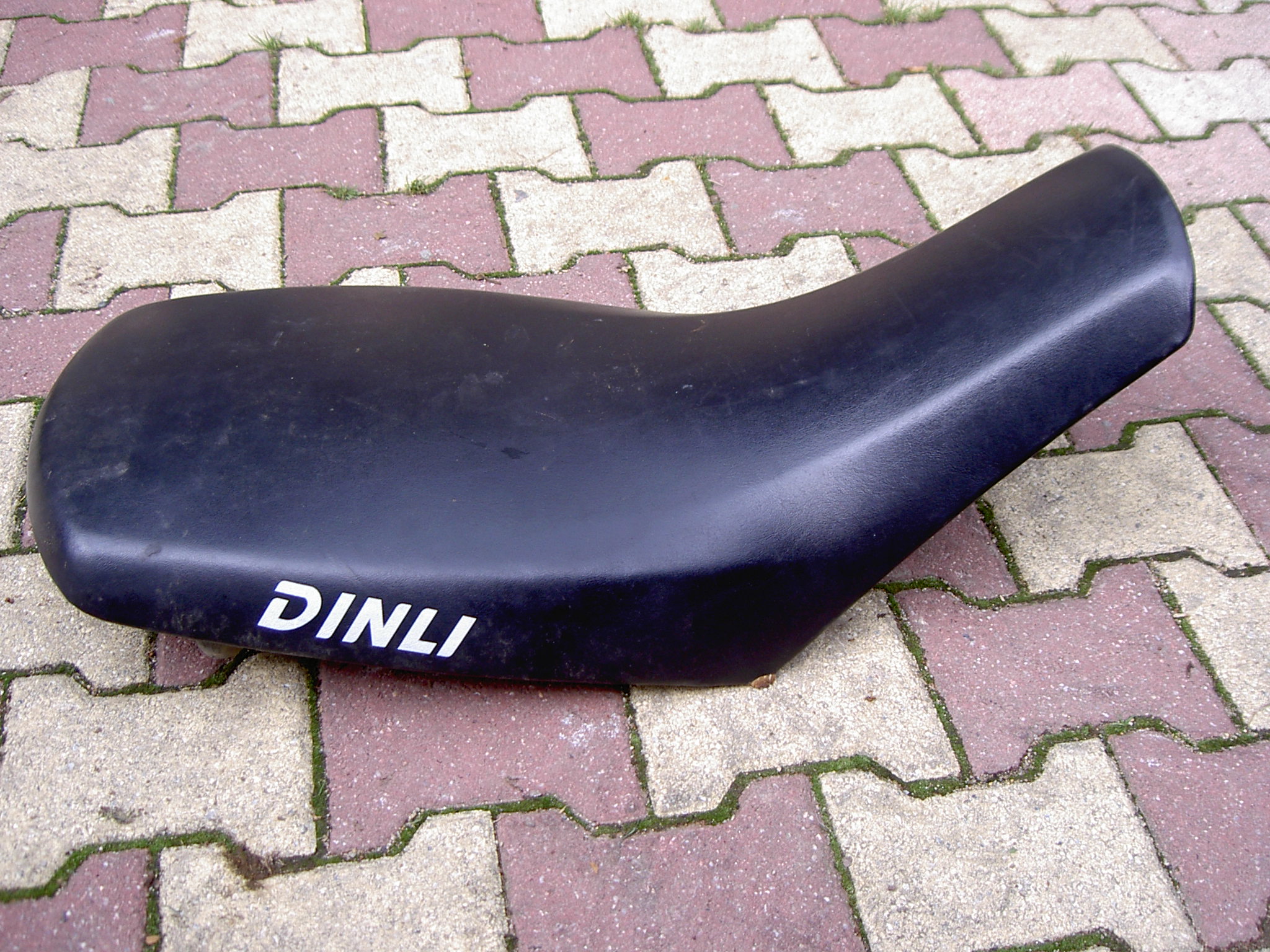 PIECE OCCASION
SELLE DL901 (DMX450)
  origine  -DISPO