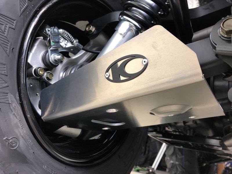 PROTECTION DE TRIANGLE AR ( G et D )  MXU  550/700 IRS KYMCO KA-01-0362 - PROTECTION DE TRIANGLE AR ( G et D ) MXU 550 / 700 IRS) origine KYMCO -DISPO