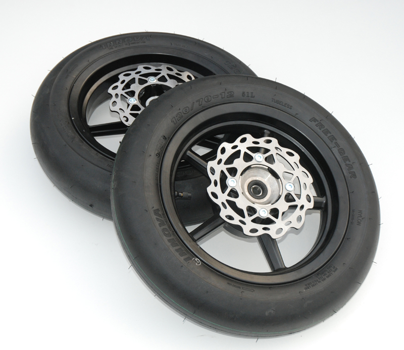 Set de roues supermotard 12x2.75 et 12x3.50
info
Set de roues supermotard 12x2.75 et 12x3.50 Set de roues supermotard 12x2.75 et 12x3.50