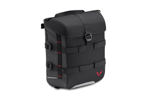 SACOCHE SYSBAG 15 - ROYAL-ENFIELD INTERCEPTOR/CONTINENTAL GT650 (18-20) SACOCHE SYSBAG 15 - ROYAL-ENFIELD INTERCEPTOR/CONTINENTAL GT650 (18-20)
Y compris la sangle de serrage 15,0 l. noir/antracite. Nylon balistique 1680D. La sacoche de selle. La sacoche latérale accompagnée de SysBags supplémentaires. origine ROYAL ENFIELD 