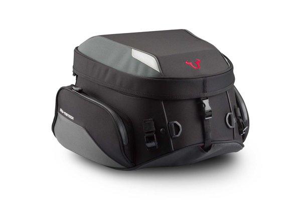 SACOCHE DE SELLE EVO REARBAG - ROYAL-ENFIELD INTERCEPTOR/CONTINENTAL GT650 (18-20) SACOCHE DE SELLE EVO REARBAG SW-MOTECH - ROYAL-ENFIELD INTERCEPTOR/CONTINENTAL GT650 (18-20)
Fonction sac à dos. Nylon balistique 1680D. noir/gris. 24,0-36,0 l. origine ROYAL ENFIELD 