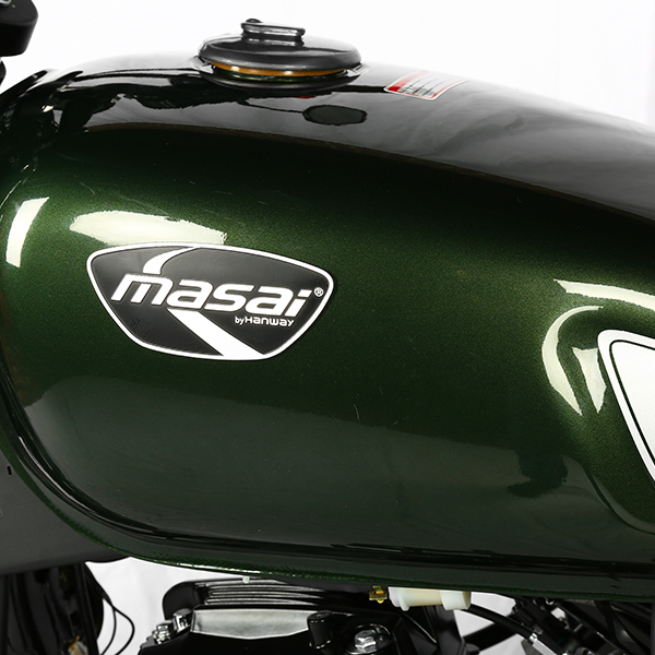 MOTO Masai SCRAMBLER 125 EURO 4 VERT *hors frais de mise en route et d`immatriculation
MASAI
MOTO Masai SCRAMBLER 125 EURO 4 GRISE NEUVE
Garantie 2 ans pièces et 1 an main d`oeuvre sur le marché français
Moteur mono-cylindre 4T
124 cc à boite 5 rapports
Freinage couplé
Fourche inversée
Frein avant et arrière à disque
Guidon droit MX
Echappement sport
Amortisseurs réglables
Compteur digitale
Bouchon de réservoir à clé
**************************************
Moteur
Type : Mono-cylindre - 4 T
Carburateur
Cylindrée : 124,6 cc cc
Alésage x Course : 52,4 x 57.8 mm
Compression : 9.2 : 1
Allumage : ECU
Refroidissement : Air
Démarrage : Ãlectrique
Châssis
Transmission : Embrayage manuel 5 rapports
Transmission finale : Chaine
Suspension avant : Fourche
Suspension arrière : 2 amortisseurs réglables
Freinage avant : Frein à disque
Freinage arrière : Frein à disque
Dimensions
Garde au sol : 160 mm
Pneumatiques avant : 4.10-18
Pneumatiques arrière : 4.60-17
Poids à sec : 118 kg
Réservoir : 11.5 l
Equipement
Freinage couplé
Fourche inversée
Frein avant et arrière à disque
Guidon droit MX
Echappement sport
Amortisseurs réglables
Compteur digitale
Bouchon de réservoir à clé
*hors frais de mise en route et d`immatriculation
Garantie Garantie 2 ans pièces et
1 an main d`oeuvre sur le marché français MOTO Masai SCRAMBLER 125 EURO 4 VERT *hors frais de mise en route et d`immatriculation