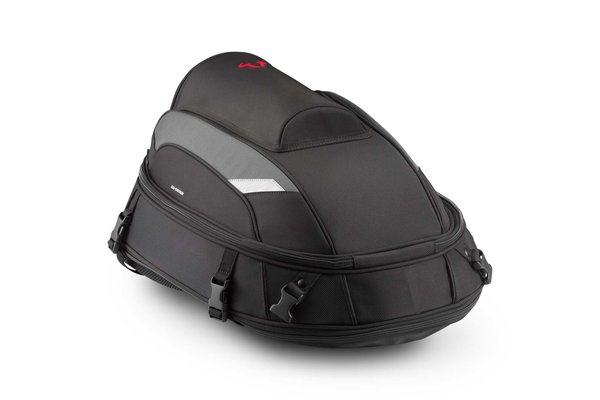 SACOCHE DE SELLE EVO JETPACK - ROYAL-ENFIELD INTERCEPTOR/CONTINENTAL GT650 (18-20) SACOCHE DE SELLE EVO JETPACK SW-MOTECH - ROYAL-ENFIELD INTERCEPTOR/CONTINENTAL GT650 (18-20)
Fonction sac à dos. Nylon balistique 1680D. noir/gris. 20,0-33,0 l origine ROYAL ENFIELD 