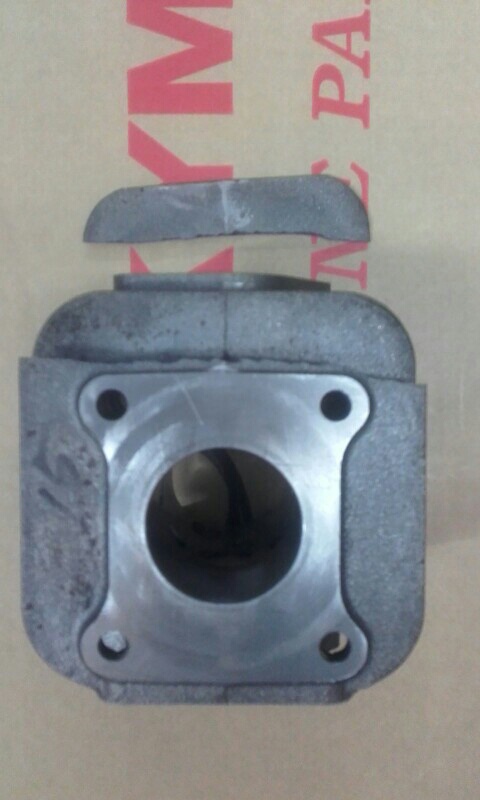 CYLINDRE OCCASION MXER/MAXXER/MXU/KXR 50 CYLINDRE OCCASION MXER/MAXXER/MXU/KXR 50 AILLETTE CASSE origine KYMCO -DISPO