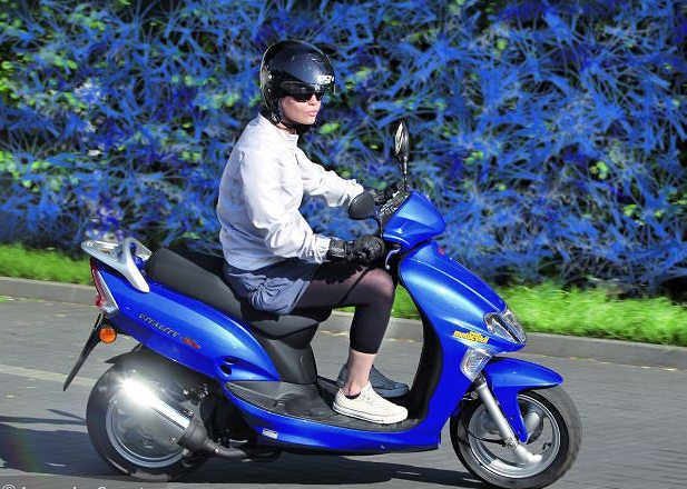 Tablier pour scooter Kymco Agility 50 et Vitality