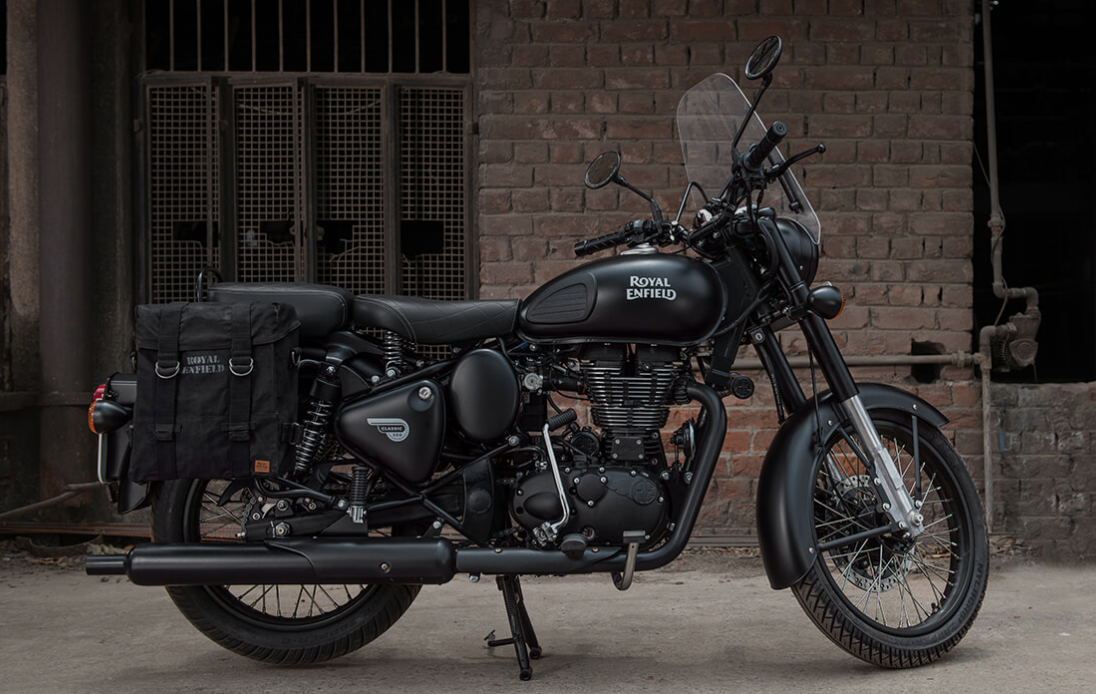 ACCESSOIRES Classic Royal Enfield origine Avec ses accessoires, 
customisez votre CLASSIC Choisissez parmi une large gamme d`accessoires,notamment des sacoches, des protège-moteurs et plus encore origine ROYAL ENFIELD 