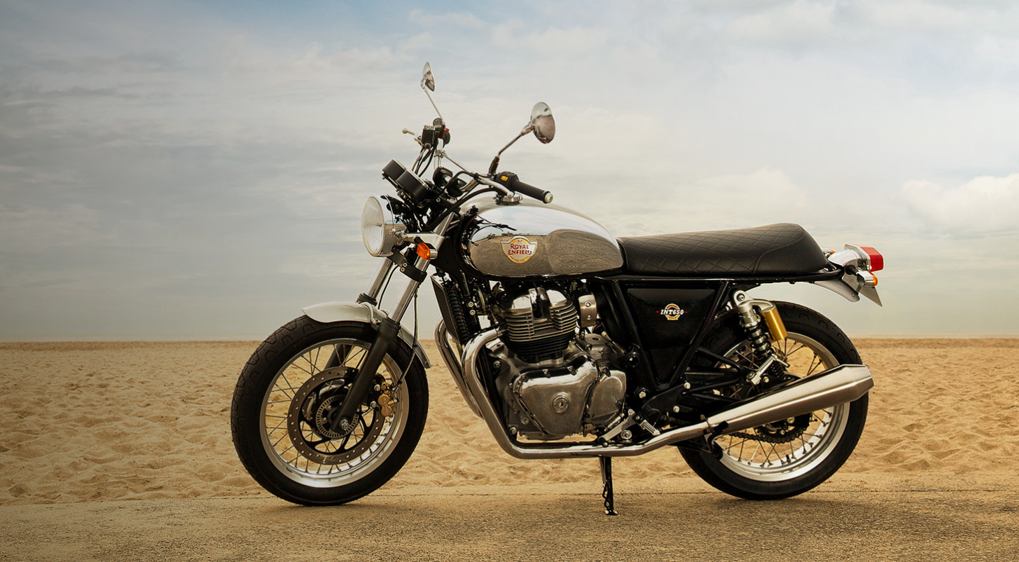 ACCESSOIRES Interceptor 650 Royal Enfield Origine Avec ses accessoires, 
Asseyez-vous confortablement sur votre INTERCEPTOR avec les sièges de tourisme avec la technologie 3D mesh, rangez le tout dans les sacoches en toile résistant à l eau, tenez-le bien avec le guidon haut et d autres accessoires comme pour le plaisir californien. origine ROYAL ENFIELD 