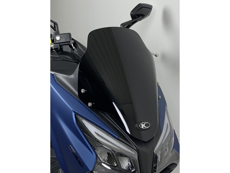 PARE BRISE SPORT NOIR  X.TOWN CITY  125 /300  KYMCO PARE BRISE SPORT NOIR X.TOWN CITY 125 /300 origine KYMCO -DISPO