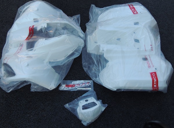 SET DE CARENAGES MXU 150 BLANC (avecDECORs) KYMCO pour 1 LOT CARENAGES de MXU150
